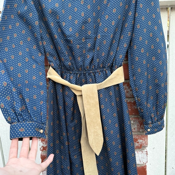 Vintage 70a Leslie Fay Navy Patterned Dress with Beige Belt - Picture 7 of 8